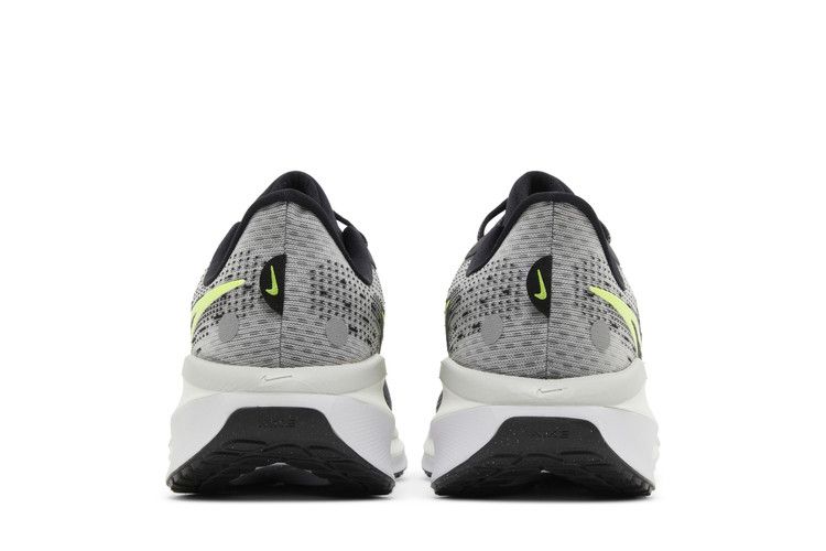 Nike Vomero 17 'Black Volt'
