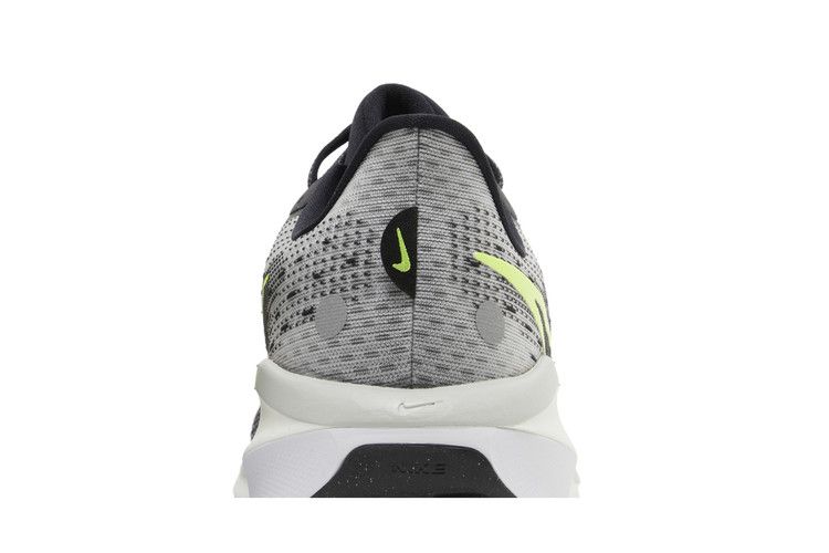 Nike Vomero 17 'Black Volt'