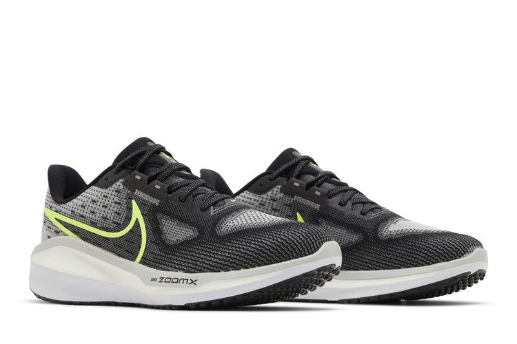 Nike Vomero 17 'Black Volt'