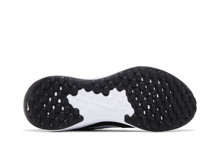 Nike Revolution 7 'Black White'