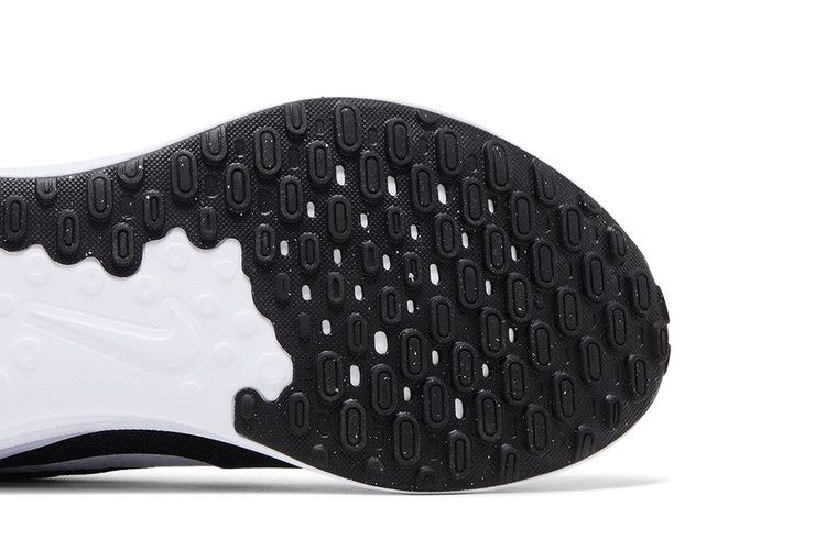 Nike Revolution 7 'Black White'