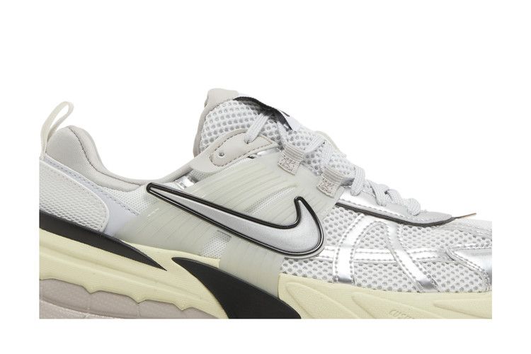Nike Men's V2K Run 'Pure Platinum Metallic Silver'