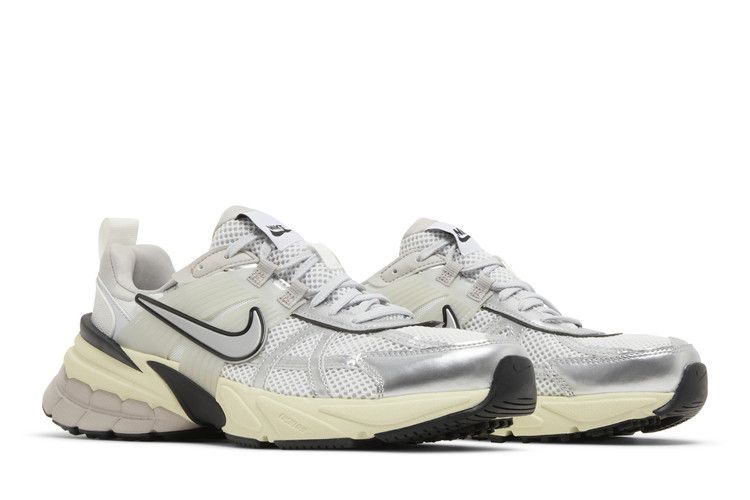 Nike Men's V2K Run 'Pure Platinum Metallic Silver'