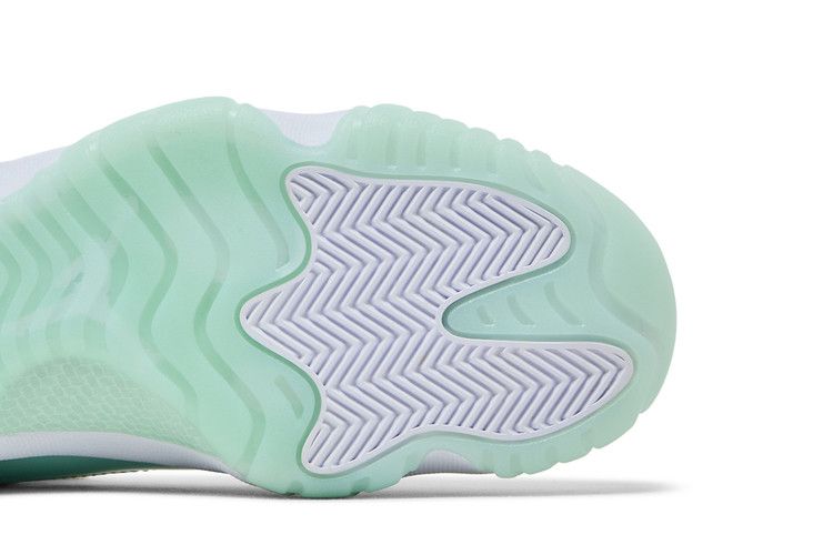 Wmns Air Jordan 11 Retro Low 'Igloo'