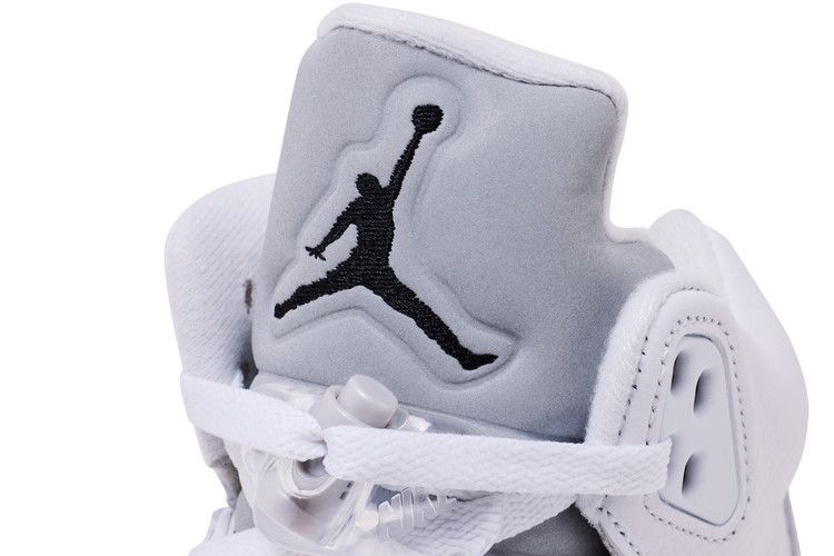 Air Jordan 5 Retro 'White Metallic' 2026