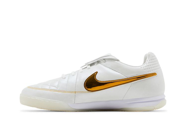 Ronaldinho x Nike Tiempo Legend 'Touch of Gold'