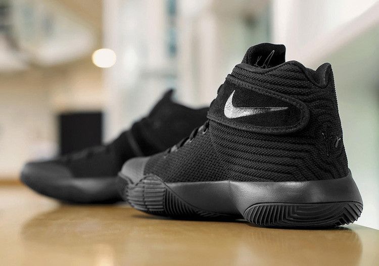 Nike Kyrie 2 GS 'Triple Black'