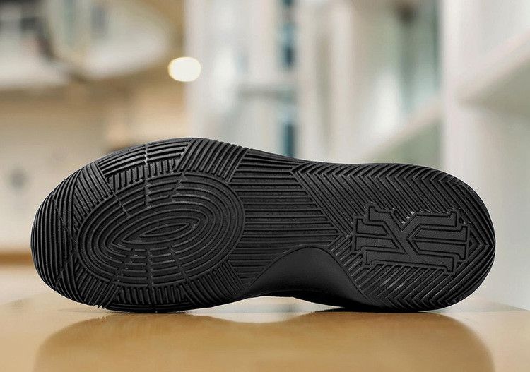 Nike Kyrie 2 GS 'Triple Black'
