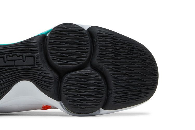 Nike LeBron Witness 5 'White Clear Jade'