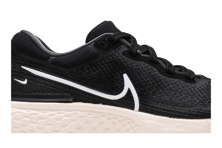 Nike Wmns ZoomX Invincible Run Flyknit 'Black White'
