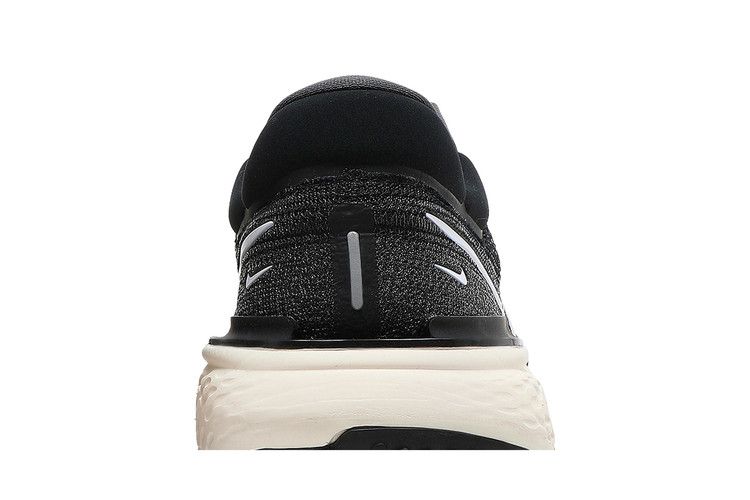 Nike ZoomX Invincible Run Flyknit 'Black White' — Black/Iron Grey/Volt/White