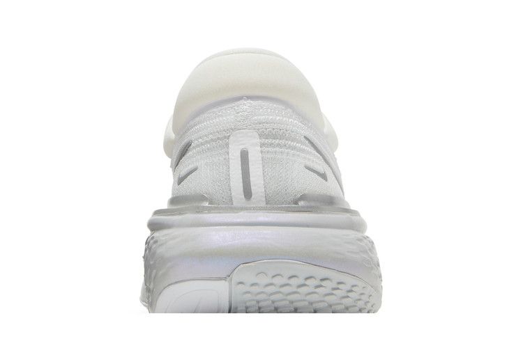 Nike Wmns ZoomX Invincible Run Flyknit 'White Metallic Silver'