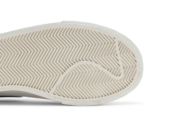 Nike Wmns Blazer Low Platform 'White Black'
