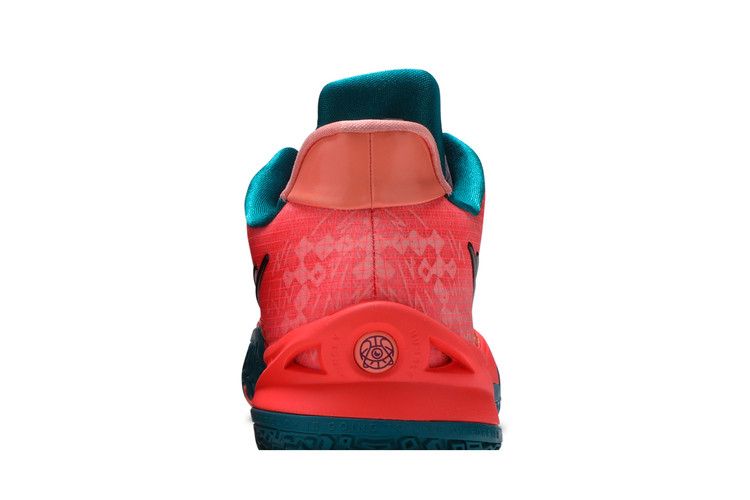 Nike Kyrie Low 4 '1 World 1 People'