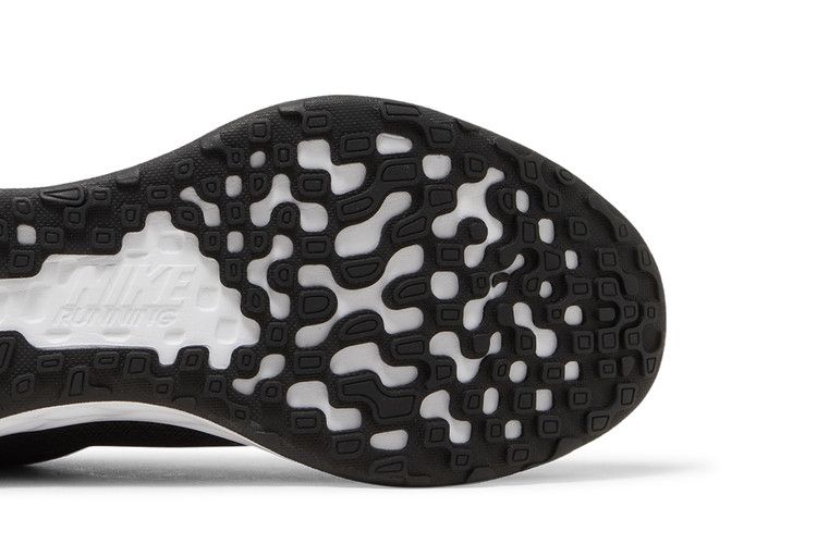 Nike Revolution 6 'Black Metallic Gold'
