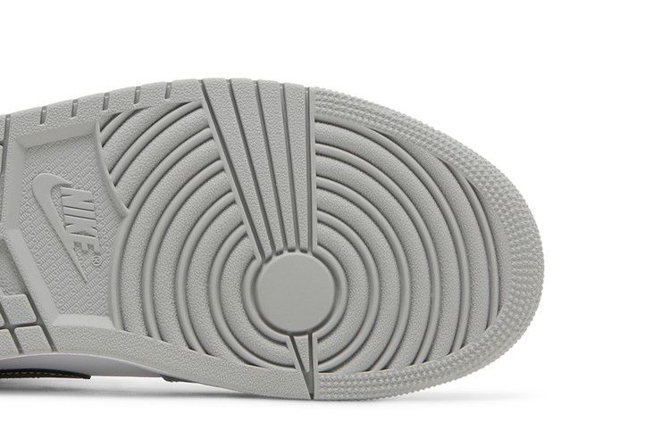 Air Jordan 1 Mid 'Light Smoke Grey'