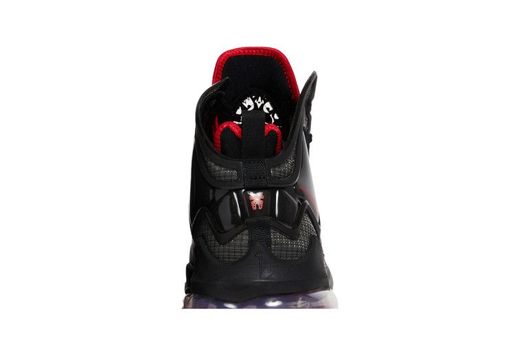 Nike LeBron 19 'Bred'