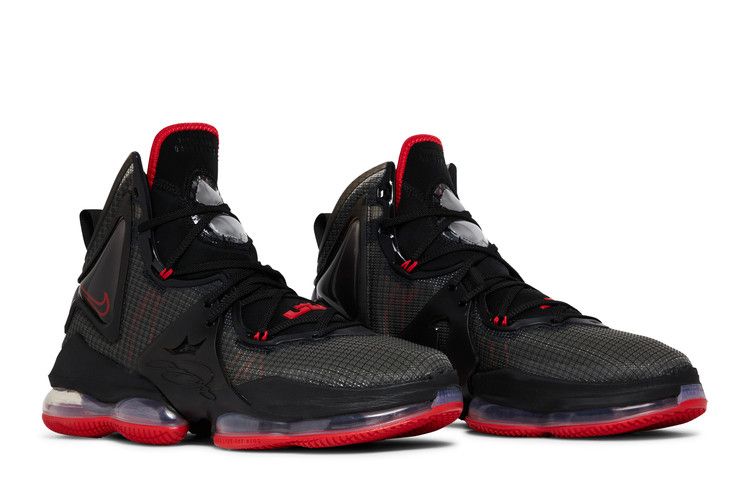 Nike LeBron 19 'Bred'